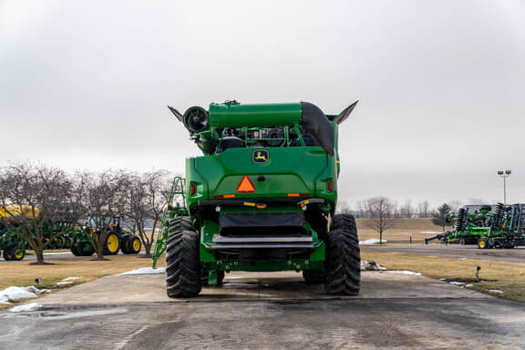 Image of John Deere X9 1000 equipment image 3