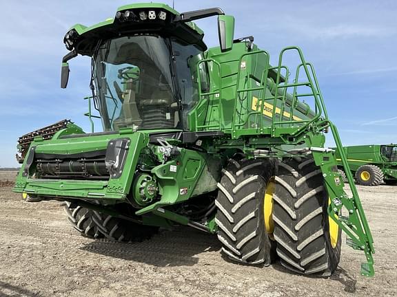 Image of John Deere X9 1000 equipment image 2