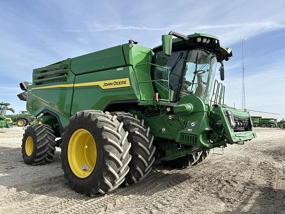 Image of John Deere X9 1000 equipment image 3