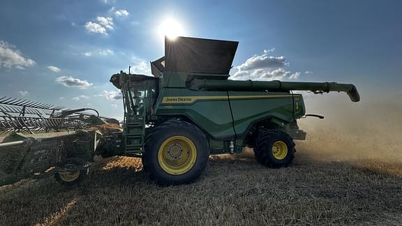 Image of John Deere X9 1000 equipment image 1