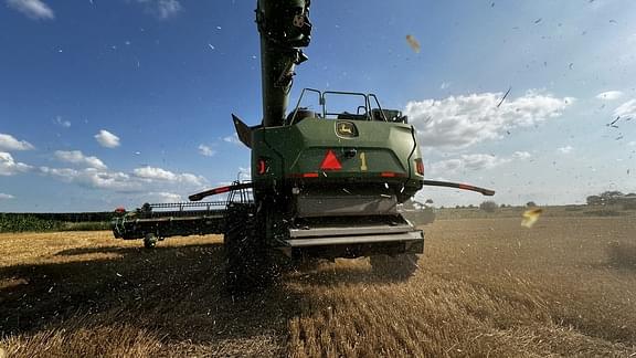 Image of John Deere X9 1000 equipment image 4