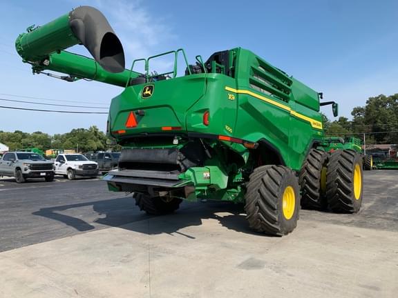 Image of John Deere X9 1000 equipment image 1