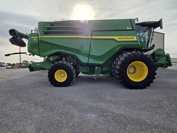 Image of John Deere X9 1000 equipment image 4
