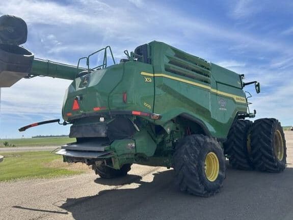 Image of John Deere X9 1000 equipment image 2
