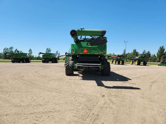 Image of John Deere X9 1000 equipment image 3