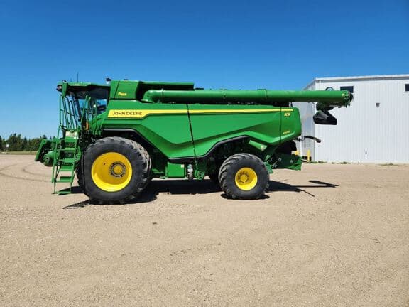 Image of John Deere X9 1000 equipment image 1