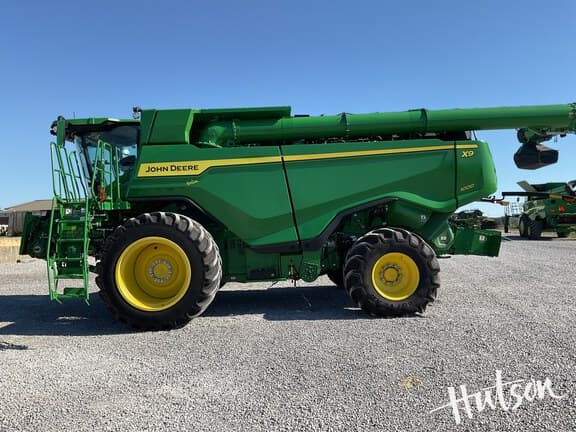 Image of John Deere X9 1000 equipment image 4