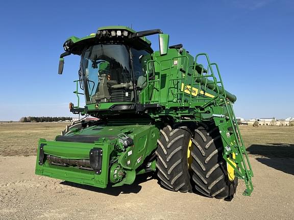 Image of John Deere X9 1000 equipment image 1