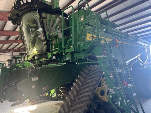 Image of John Deere X9 1000 equipment image 2