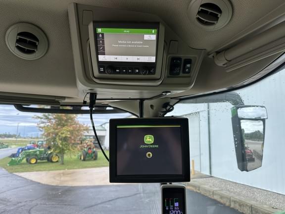 Image of John Deere X9 1000 equipment image 1