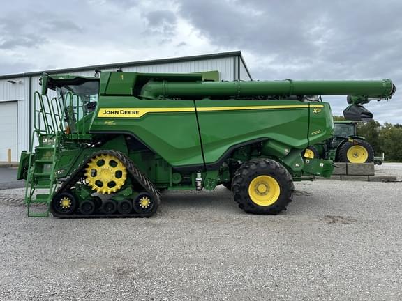 Image of John Deere X9 1000 equipment image 3