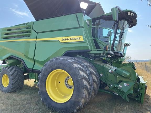 Image of John Deere X9 1000 equipment image 2