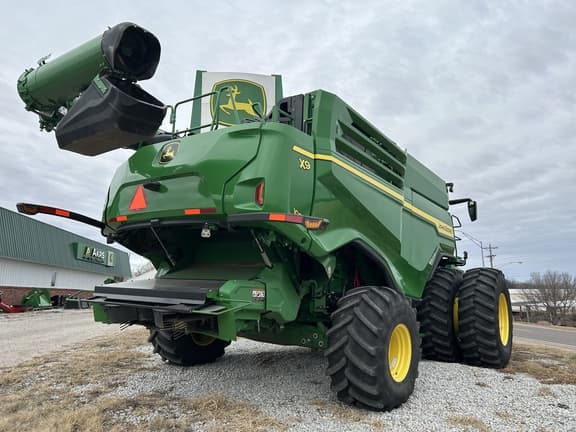 Image of John Deere X9 1000 equipment image 4