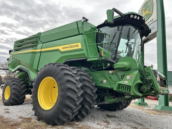 Image of John Deere X9 1000 equipment image 1