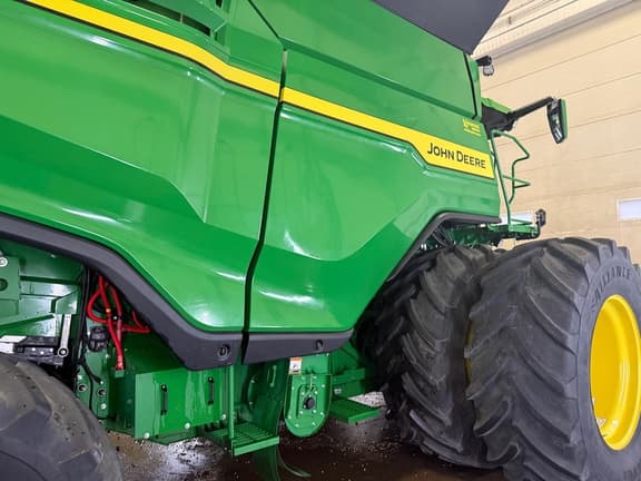 Image of John Deere X9 1000 equipment image 3