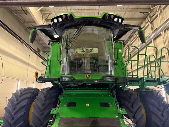 Image of John Deere X9 1000 equipment image 1