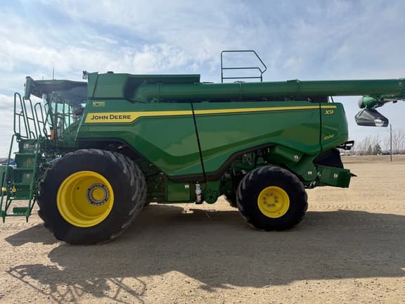 Image of John Deere X9 1000 equipment image 2