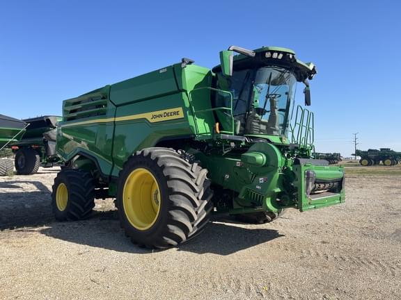 Image of John Deere X9 1000 equipment image 2
