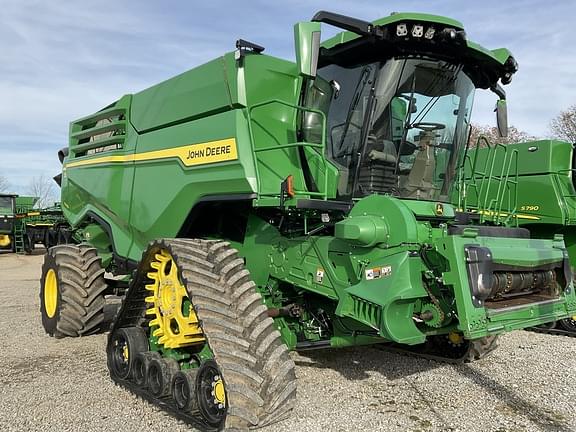 Image of John Deere X9 1000 equipment image 1