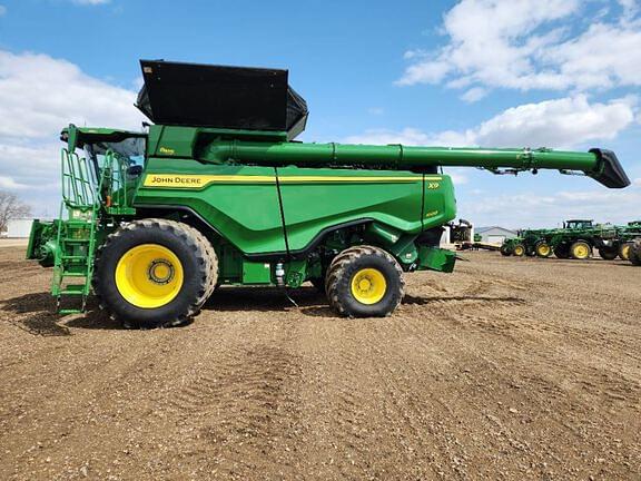 Image of John Deere X9 1000 equipment image 1