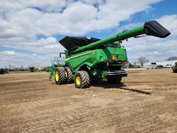 Image of John Deere X9 1000 equipment image 2