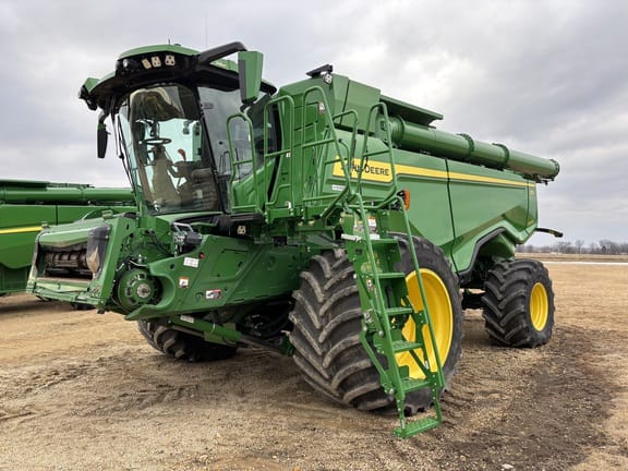 2023 John Deere X9 1000 Equipment Image0