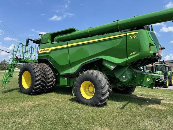 Image of John Deere X9 1000 equipment image 2