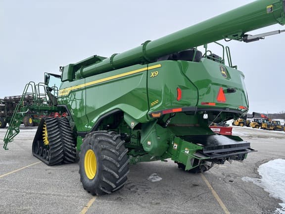 Image of John Deere X9 1000 equipment image 2