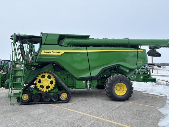 Image of John Deere X9 1000 equipment image 1