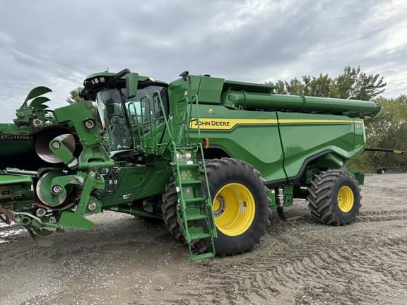 Image of John Deere X9 1000 equipment image 1