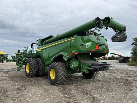 Image of John Deere X9 1000 equipment image 2