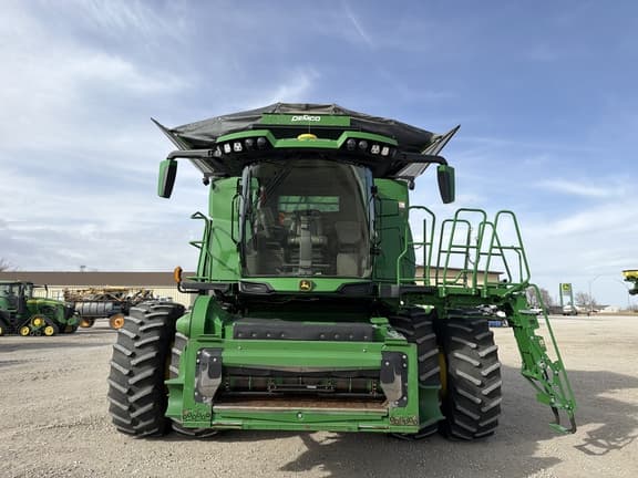 Image of John Deere X9 1000 equipment image 1