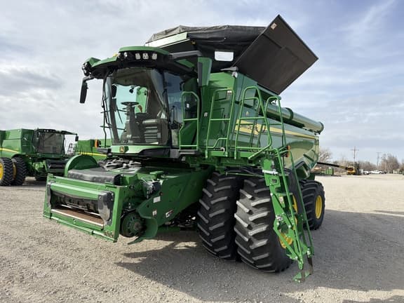 Image of John Deere X9 1000 equipment image 2