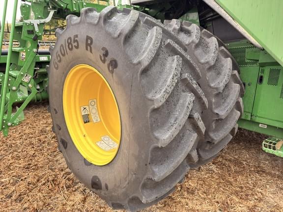 Image of John Deere X9 1000 equipment image 4