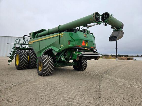 Image of John Deere X9 1000 equipment image 2