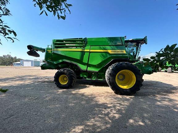 Image of John Deere X9 1000 equipment image 2