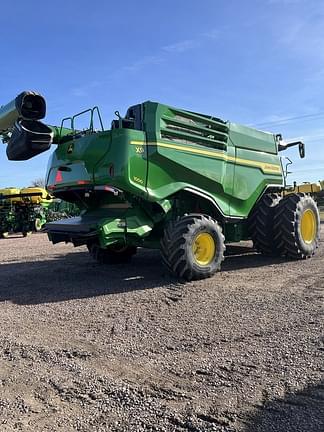 Image of John Deere X9 1000 equipment image 2