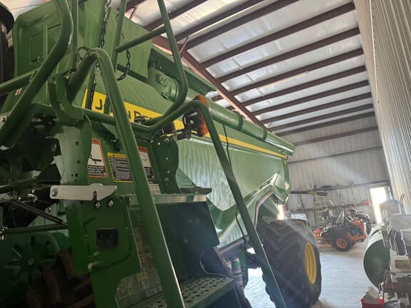 Image of John Deere X9 1000 equipment image 3