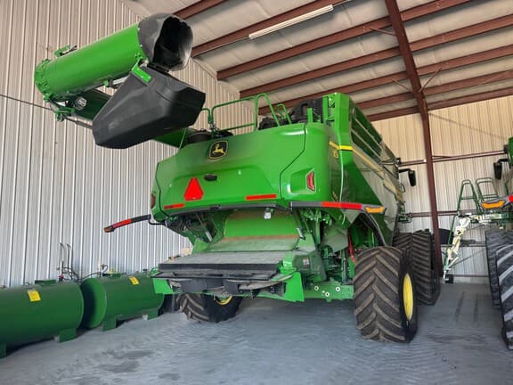Image of John Deere X9 1000 equipment image 2