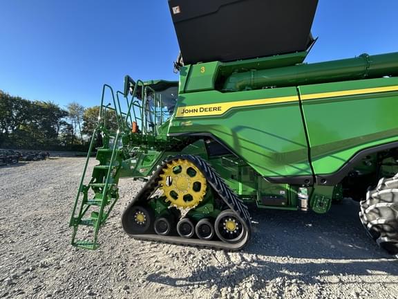 Image of John Deere X9 1000 equipment image 4