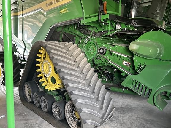 Image of John Deere X9 1000 equipment image 3