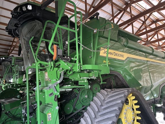 2023 John Deere X9 1000 Equipment Image0