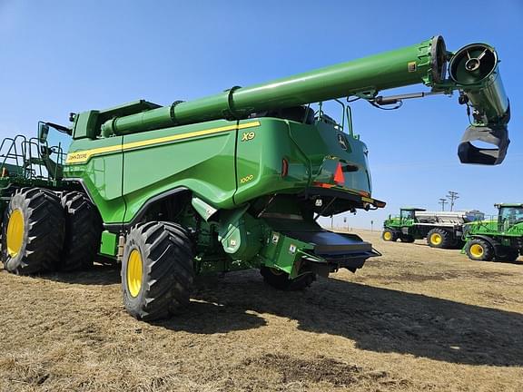 Image of John Deere X9 1000 equipment image 3