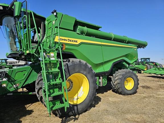 Image of John Deere X9 1000 equipment image 1