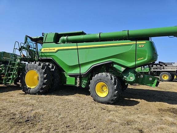 Image of John Deere X9 1000 equipment image 2