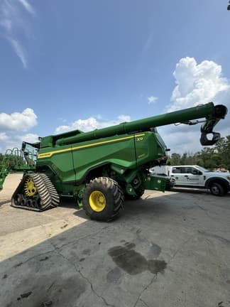 Image of John Deere X9 1000 equipment image 2