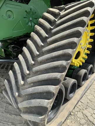 Image of John Deere X9 1000 equipment image 4