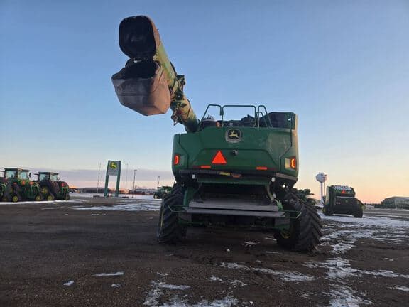 Image of John Deere X9 1000 equipment image 3