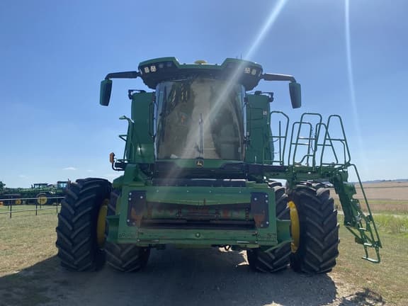 Image of John Deere X9 1000 equipment image 1