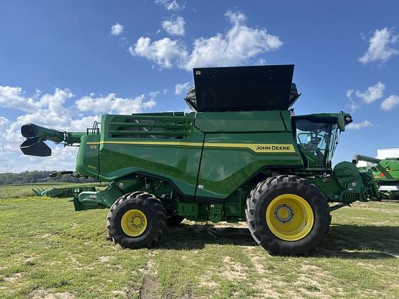 Image of John Deere X9 1000 equipment image 1